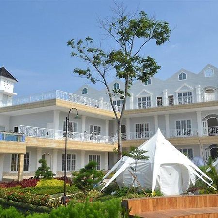 Chevilly Resort And Camp Bogor Exterior foto